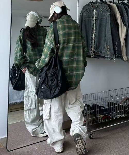 FreeZone(フリーゾーン)の「オーバーサイズ チェックシャツ(シャツ/ブラウス・レディース・ブルー/グリーン・F)」の18枚目の写真