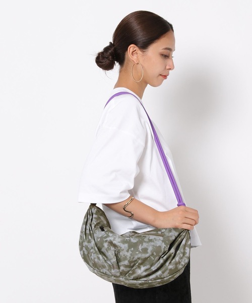 HEREIAM（ヘレイアム）の「【HEREIAM】スポーティーZIP BAG（ショルダーバッグ・レディース・カーキ/ブラック/レオパード/カモフラージュ・FREE）」の3枚目の写真