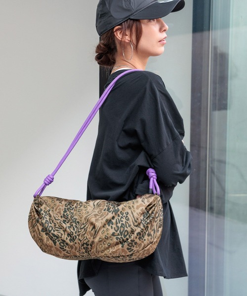 HEREIAM（ヘレイアム）の「【HEREIAM】スポーティーZIP BAG（ショルダーバッグ・レディース・カーキ/ブラック/レオパード/カモフラージュ・FREE）」の9枚目の写真