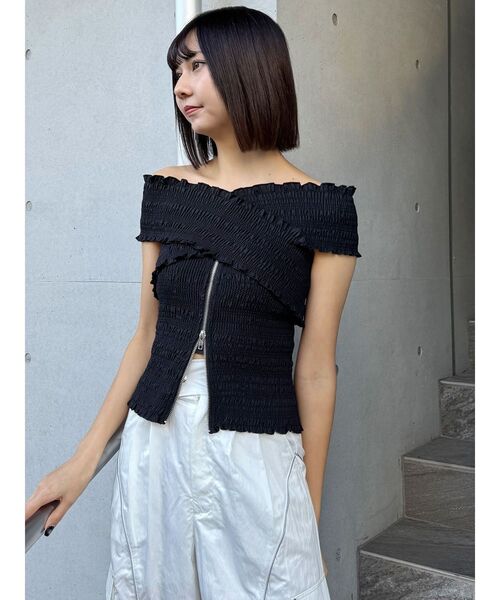 MURUA（ムルーア）の「シャーリングオフショルブラウス（シャツ/ブラウス・レディース・ホワイト/ブラック/ブルー・FREE）」の5枚目の写真