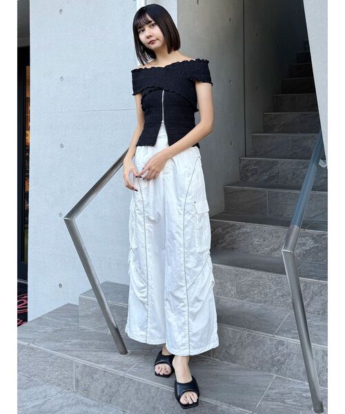 MURUA（ムルーア）の「シャーリングオフショルブラウス（シャツ/ブラウス・レディース・ホワイト/ブラック/ブルー・FREE）」の7枚目の写真