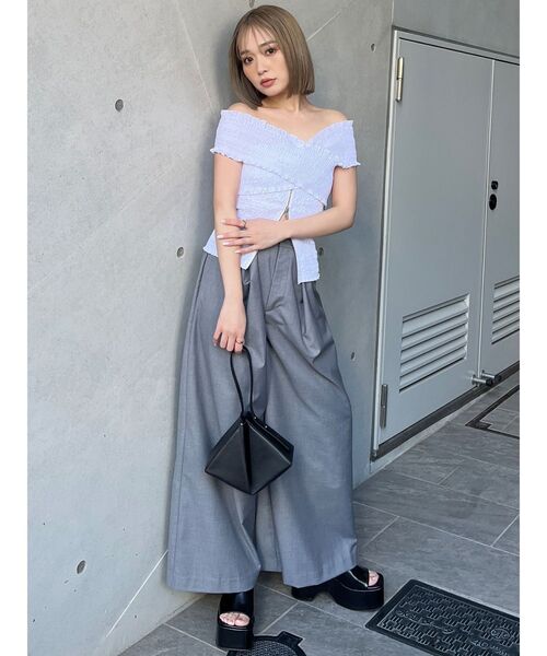 MURUA（ムルーア）の「シャーリングオフショルブラウス（シャツ/ブラウス・レディース・ホワイト/ブラック/ブルー・FREE）」の16枚目の写真