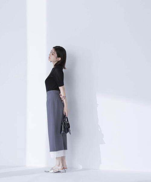 NATURAL BEAUTY BASIC(ナチュラルビューティーベーシック)の「◇レイヤードプリーツナロースカート(スカート・レディース・ベージュ/チャコールグレー・SMALL/MEDIUM)」の4枚目の写真