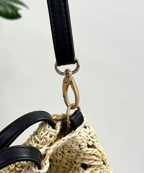 fredy emue（フレディエミュ）の「異素材ハンドルペーパートート＆ショルダーバッグ（かごバッグ・レディース・ブラック/ベージュ・FREE）」の3枚目の写真