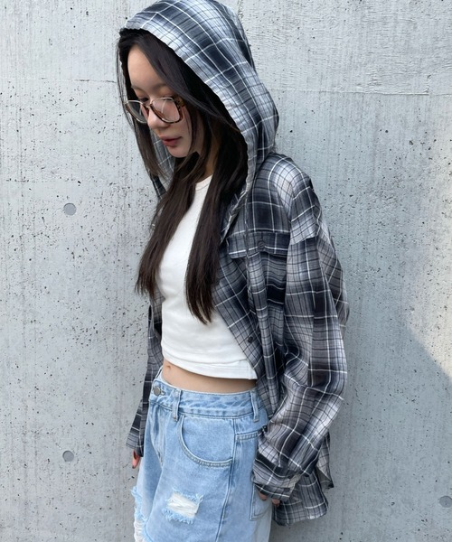 FOREVER 21(フォーエバー トゥエンティーワン)の「【2025SS】チェック柄フーディシアービッグシャツ(シャツ/ブラウス・レディース・グレー/イエロー/グリーン・FREE)」の2枚目の写真