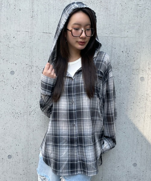 FOREVER 21(フォーエバー トゥエンティーワン)の「【2025SS】チェック柄フーディシアービッグシャツ(シャツ/ブラウス・レディース・グレー/イエロー/グリーン・FREE)」の4枚目の写真