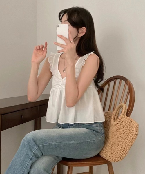 gossip!ロサンゼルス(ゴシップロサンゼルス)の「レースアップデザイン フリルトップス(キャミソール・レディース・ブラック/ベージュ/ホワイト・FREE)」の4枚目の写真