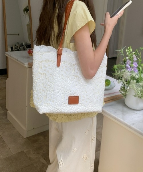gossip!ロサンゼルス(ゴシップロサンゼルス)の「レトロガーリー レーストートバッグ(トートバッグ・レディース・ベージュ/ホワイト・FREE)」の1枚目の写真