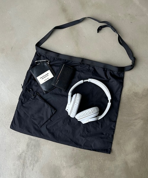 UNDERSTATEMENTs（アンダーステイトメント）の「【ユニセックス】ポケッタブルショルダーバッグ/リップストップ（ショルダーバッグ・メンズ・ブラック/マスタード・FREE）」の14枚目の写真