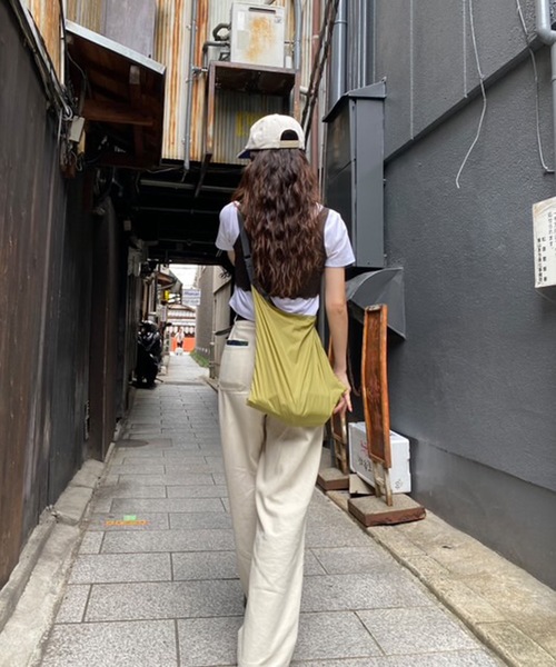 UNDERSTATEMENTs（アンダーステイトメント）の「【ユニセックス】ポケッタブルショルダーバッグ/リップストップ（ショルダーバッグ・メンズ・ブラック/マスタード・FREE）」の19枚目の写真