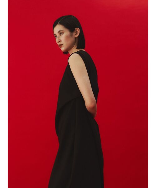 UN3D.（アンスリード）の「TUCK GATHER ONE SHOULDER OP / タックギャザーワンショルダーワンピース（ワンピース・レディース・ホワイト/ブラック・36/38）」の15枚目の写真