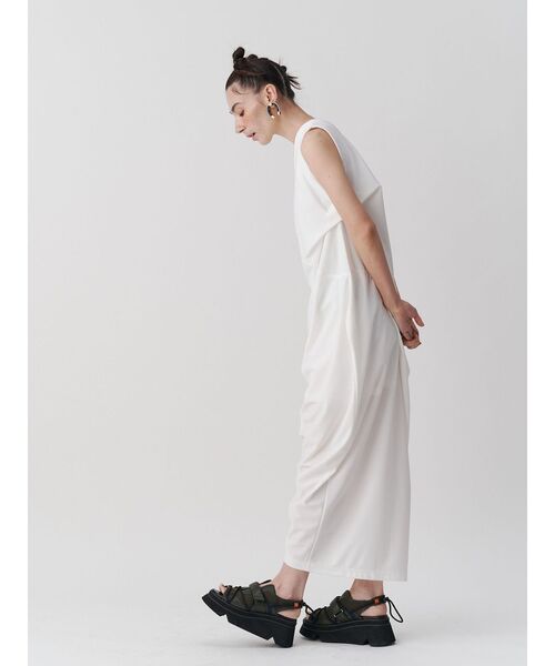 UN3D.（アンスリード）の「TUCK GATHER ONE SHOULDER OP / タックギャザーワンショルダーワンピース（ワンピース・レディース・ホワイト/ブラック・36/38）」の5枚目の写真