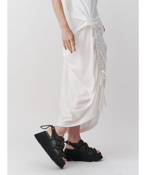 UN3D.（アンスリード）の「TUCK GATHER ONE SHOULDER OP / タックギャザーワンショルダーワンピース（ワンピース・レディース・ホワイト/ブラック・36/38）」の11枚目の写真