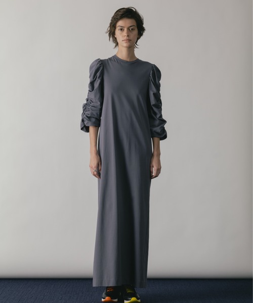 CINOH(チノ)の「CLEFF GATHERED SLEEVE DRESS(ワンピース・レディース・グレー/ブラック/ボルドー・36/38)」の2枚目の写真