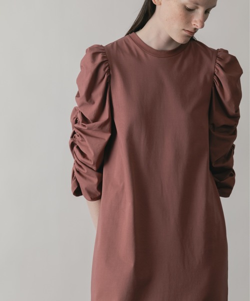 CINOH(チノ)の「CLEFF GATHERED SLEEVE DRESS(ワンピース・レディース・グレー/ブラック/ボルドー・36/38)」の8枚目の写真