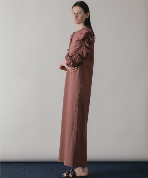 CINOH(チノ)の「CLEFF GATHERED SLEEVE DRESS(ワンピース・レディース・グレー/ブラック/ボルドー・36/38)」の11枚目の写真