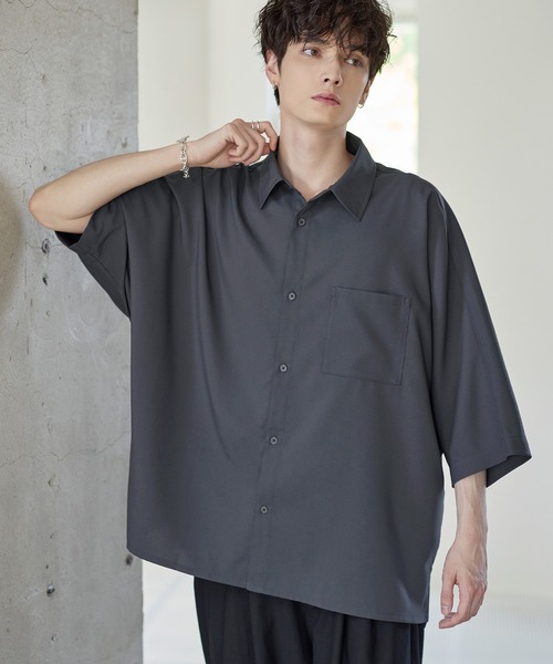 ETELIO（エテリオ）の「【防シワ】コンフォートリラックスドルマンシャツ（シャツ/ブラウス・メンズ・チャコール/ホワイト/ブラック/ブラック系/ブラウン系・S/M/L/XL）」の4枚目の写真