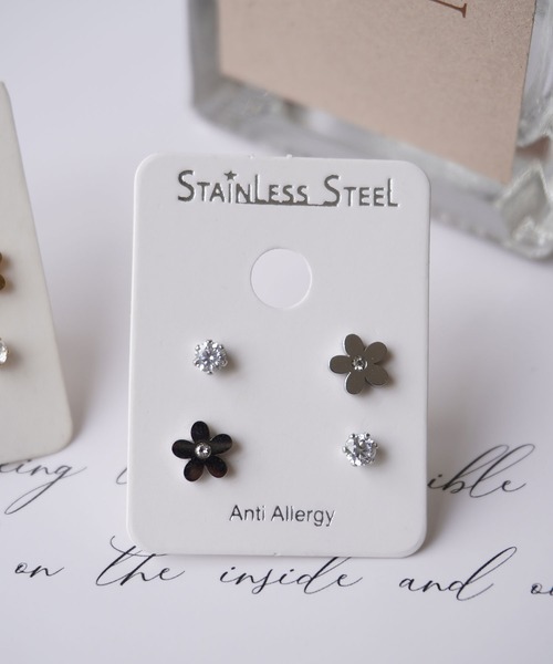 ammy.（エイミードット）の「【 ammy. / エイミードット 】 フラワー リボン メタル セットピアス / ステンレス（ピアス（両耳用）・レディース・シルバー/ゴールド系/シルバー系/ゴールド・FREE）」の2枚目の写真