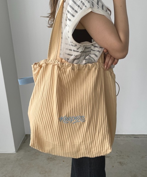 お得セット 210nouve（トゥージュヌーブ）の「【Keepers】刺繍ロゴプリーツ バッグ