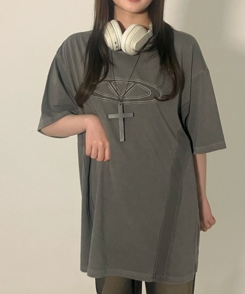 ARULE(アルール)の「A'GEM/9 × .kom 『ARULE/アルール』 ロゴピグメントTシャツ(Tシャツ/カットソー・メンズ・チャコールグレー/グレー・FREE)」の4枚目の写真