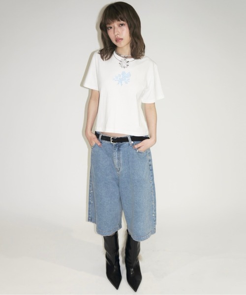 musubore（ムスボレ）の「【 select 】sparkly studs bermuda denim PT / バミューダデニムパンツ（デニムパンツ・レディース・ブルー・L/M）」の2枚目の写真
