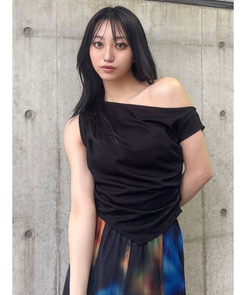 MURUA（ムルーア）の「ドレープワンショルトップス（Tシャツ/カットソー・レディース・ブラック/ホワイト/ブルー・FREE）」の4枚目の写真
