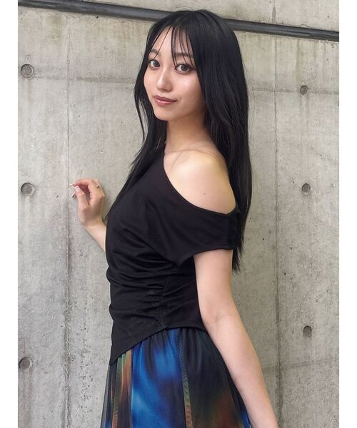 MURUA（ムルーア）の「ドレープワンショルトップス（Tシャツ/カットソー・レディース・ブラック/ホワイト/ブルー・FREE）」の5枚目の写真