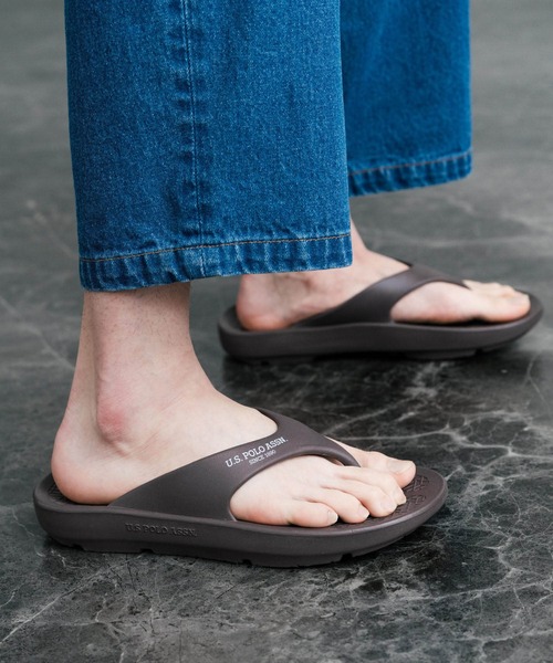 U.S. POLO ASSN.(ユーエスポロアッスン)の「U.S. POLO ASSN. ユーエスポロアッスン 軽量 ワンポイントロゴ入りトングサンダル/ビーチサンダル(サンダル・メンズ・ブラック/アイボリー/ダークブラウン・M/L/LL)」の16枚目の写真