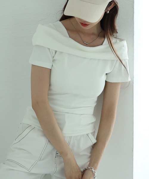 Sawa a la mode(サワアラモード)の「オフショルダー風スリムカットソートップス(Tシャツ/カットソー・レディース・ホワイト/ネイビー/ブラック・FREE)」の2枚目の写真