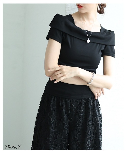 Sawa a la mode(サワアラモード)の「オフショルダー風スリムカットソートップス(Tシャツ/カットソー・レディース・ホワイト/ネイビー/ブラック・FREE)」の5枚目の写真