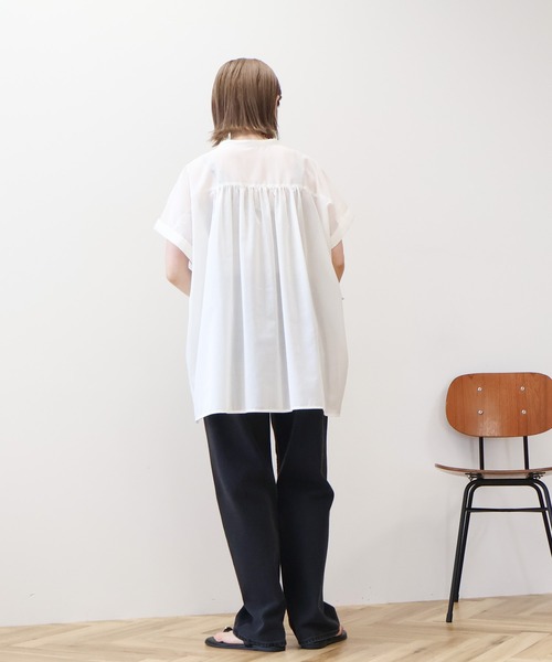 AMERICAN HOLIC（アメリカンホリック）の「イージーケア 接触冷感 フレンチスリーブギャザーシャツ（シャツ/ブラウス・レディース・ブラック/アイボリー/モカ/サックスブルー・M/L）」の9枚目の写真
