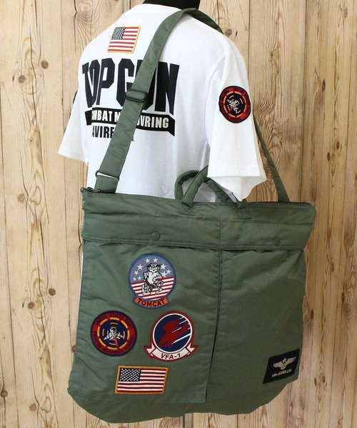 AVIREX(アヴィレックス)の「TOP GUN HELMET BAG(トートバッグ・メンズ・ブラック/セージグリーン・FREE)」の2枚目の写真