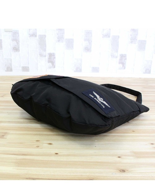 AVIREX(アヴィレックス)の「TOP GUN HELMET BAG(トートバッグ・メンズ・ブラック/セージグリーン・FREE)」の5枚目の写真