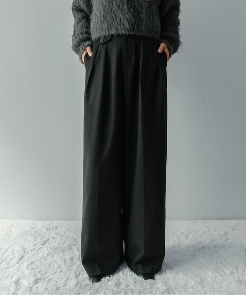 on:nue（オンニュ）の「【on:nue】[4色展開/3サイズ展開] センタープレスタックストレートスラックス（スラックス・レディース・グレー/ブラック/カーキ/オートミール・LARGE/MEDIUM/SMALL）」の2枚目の写真