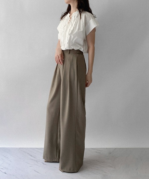 on:nue（オンニュ）の「【on:nue】[4色展開/3サイズ展開] センタープレスタックストレートスラックス（スラックス・レディース・グレー/ブラック/カーキ/オートミール・LARGE/MEDIUM/SMALL）」の13枚目の写真