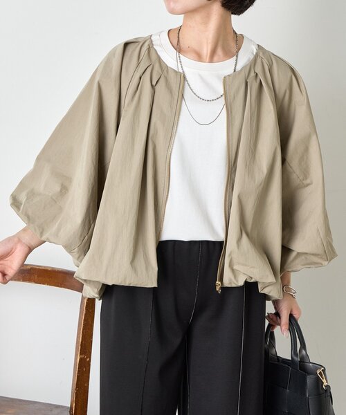 Jena espace merveilleux（ジェナ　エスパスメルヴェイユ）の「タックバルーンジャケット（ベスト・レディース・ベージュ/ブラック・FREE）」の2枚目の写真