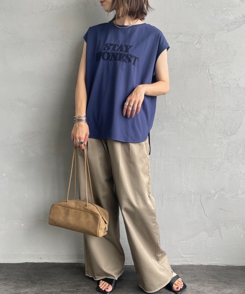 MAISON DE L'ALLURE（メゾンドゥラリュール）の「[MAISON DE L'ALLURE/メゾンドゥラリュール] ラメロゴ刺繍 フレンチスリーブTシャツ（Tシャツ/カットソー・レディース・ブラック/ネイビー/オフホワイト・F）」の13枚目の写真