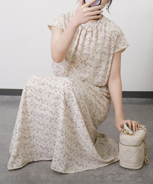 libelle more(リベル モア)の「花柄フレンチスリーブワンピース(ワンピース・レディース・アイボリー/ブラウン/ブラック/ブルー・M)」の2枚目の写真