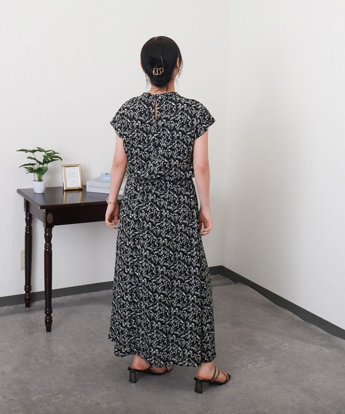 libelle more(リベル モア)の「花柄フレンチスリーブワンピース(ワンピース・レディース・アイボリー/ブラウン/ブラック/ブルー・M)」の21枚目の写真