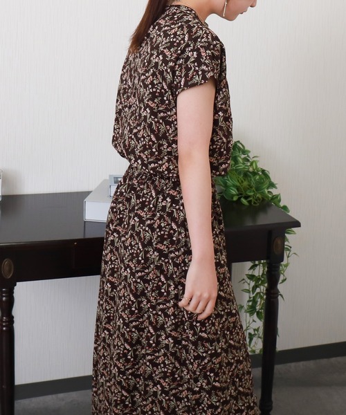 libelle more(リベル モア)の「花柄フレンチスリーブワンピース(ワンピース・レディース・アイボリー/ブラウン/ブラック/ブルー・M)」の6枚目の写真