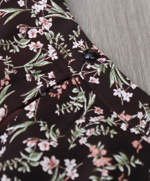 libelle more(リベル モア)の「花柄フレンチスリーブワンピース(ワンピース・レディース・アイボリー/ブラウン/ブラック/ブルー・M)」の8枚目の写真