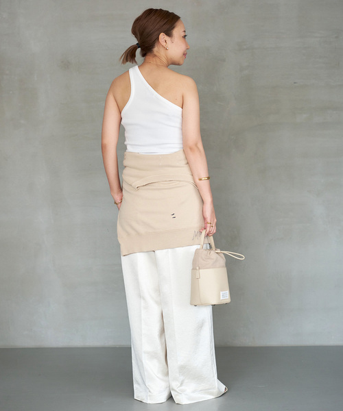 AGOLDE(エーゴールドイー)の「【AGOLDE / エーゴールドイー】VERICA ONE SHOULDER(Tシャツ/カットソー・レディース・ホワイト・FREE)」の8枚目の写真