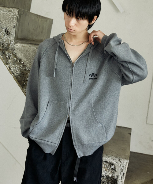 UMBRO(アンブロ)の「KNIT FULL-ZIP HOODIE/ニットフルジップフーディー/UMBRO別注(限定展開)(ニット/セーター・メンズ・ライトグレー/ブラック/ネイビー・MEDIUM/LARGE)」の5枚目の写真