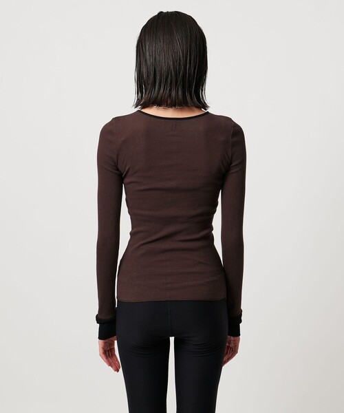 TO UNITED ARROWS（トゥーユナイテッドアローズ）の「＜TO UNITED ARROWS＞リブ ロングスリーブ カットソー（Tシャツ/カットソー・レディース・オフホワイト/ブラック/ダークブラウン・FREE）」の22枚目の写真