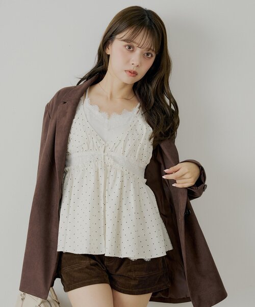 Chico（チコ）の「ランジェリーレイヤードサテンペプラムキャミ（シャツ/ブラウス・レディース・ブラック/ホワイト系その他2/ホワイト・FREE）」の4枚目の写真