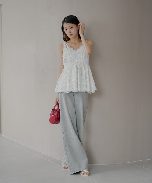 Chico（チコ）の「ランジェリーレイヤードサテンペプラムキャミ（シャツ/ブラウス・レディース・ブラック/ホワイト系その他2/ホワイト・FREE）」の7枚目の写真