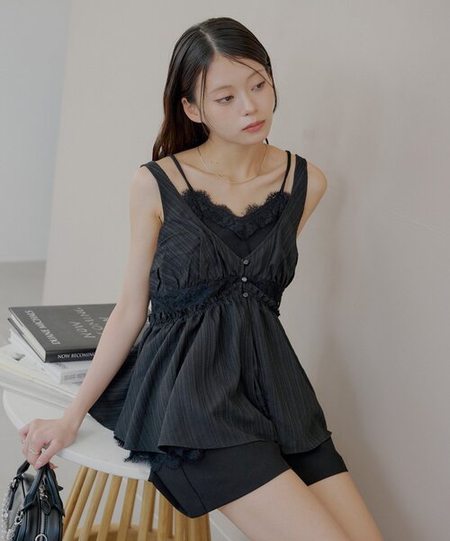 Chico（チコ）の「ランジェリーレイヤードサテンペプラムキャミ（シャツ/ブラウス・レディース・ブラック/ホワイト系その他2/ホワイト・FREE）」の15枚目の写真