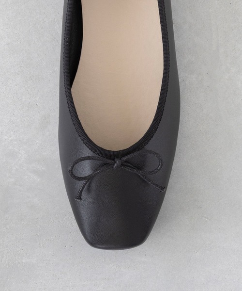 welleg（ウェレッグ）の「幅広 freely 4E スクエアトゥ フラットバレエシューズ（バレエシューズ・レディース・シルバー/ブラック/アイボリー/レッド/ブラック系・22.0cm/22.5cm/23.0cm/23.5cm/24.0cm/24.5cm/25.0cm/25.5cm/26.0cm/26.5cm）」の11枚目の写真