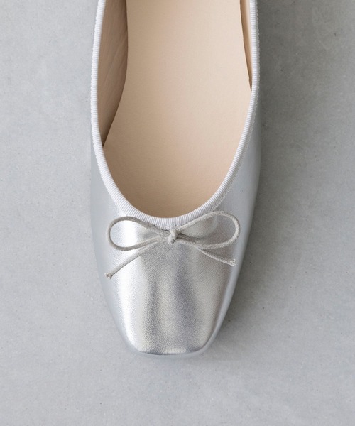 welleg（ウェレッグ）の「幅広 freely 4E スクエアトゥ フラットバレエシューズ（バレエシューズ・レディース・シルバー/ブラック/アイボリー/レッド/ブラック系・22.0cm/22.5cm/23.0cm/23.5cm/24.0cm/24.5cm/25.0cm/25.5cm/26.0cm/26.5cm）」の14枚目の写真