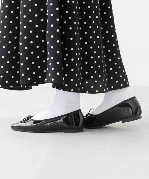 welleg（ウェレッグ）の「幅広 freely 4E スクエアトゥ フラットバレエシューズ（バレエシューズ・レディース・シルバー/ブラック/アイボリー/レッド/ブラック系・22.0cm/22.5cm/23.0cm/23.5cm/24.0cm/24.5cm/25.0cm/25.5cm/26.0cm/26.5cm）」の20枚目の写真